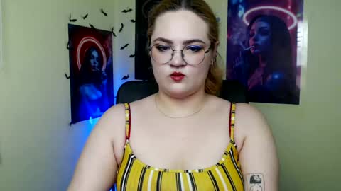 Snapshot of redhotqueen1 chatting on 2, 6, 2026 Rina online show from 2, 6, 2026