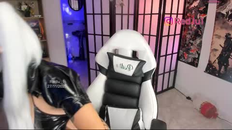 Lu Independiet model online show from 28, 11, 2025