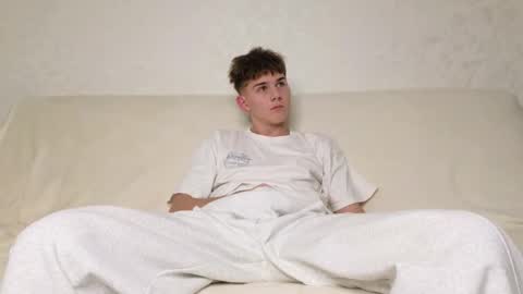 Snapshot of reeves_bae chatting on 30, 11, 2025 Alex online show from 30, 11, 2025