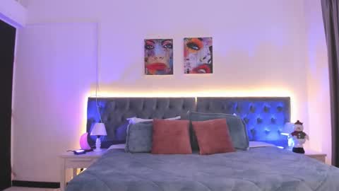 Snapshot of regina_blum chatting on 14, 12, 2025 Regina online show from 14, 12, 2025