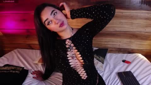   online show from 25, 11, 2025