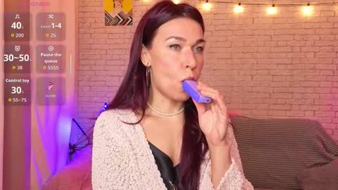 ReginaHawkinss online show from 19, 12, 2025