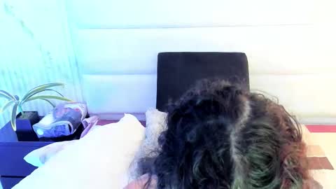 reginavegaa online show from 3, 12, 2025