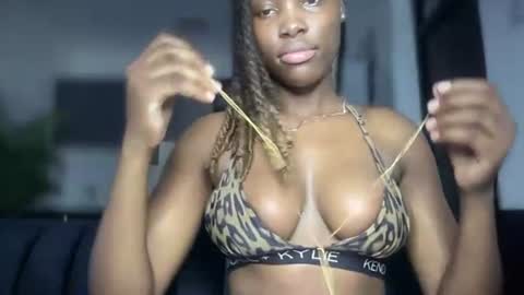 Snapshot of reina77xo chatting on 25, 7, 2026 reina77xo online show from 25, 7, 2026