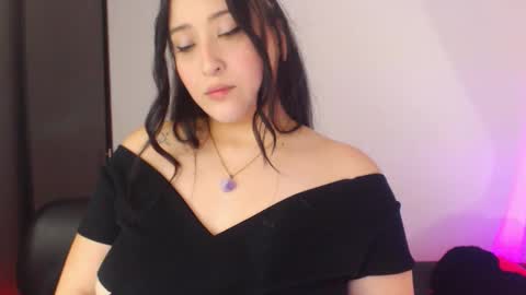 Snapshot of renata_ruiz chatting on 21, 11, 2025 online show from 21, 11, 2025