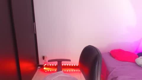 Snapshot of renata_ruiz chatting on 22, 12, 2025 online show from 22, 12, 2025