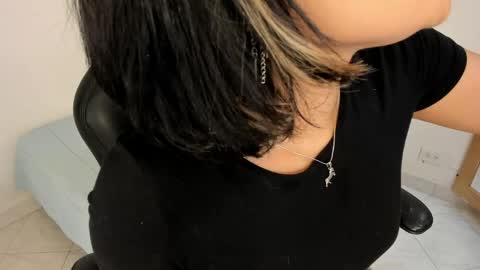 Snapshot of renee_shelby_ chatting on 4, 6, 2026 Renee Shelby online show from 4, 6, 2026