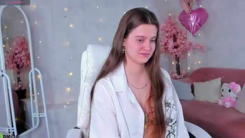 Renesmy online show from 5, 3, 2026