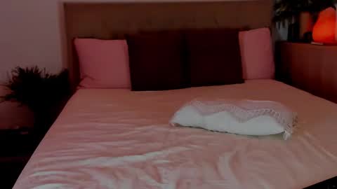 revealyourdarkdesires online show from 18, 1, 2026