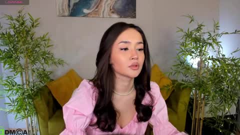 Layla online show from 4, 4, 2026