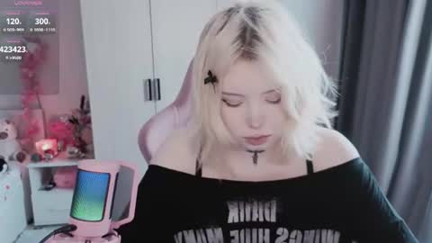 Snapshot of riley_vice chatting on 6, 7, 2026 Sofia online show from 6, 7, 2026