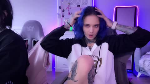   DianaBrite            fansl y online show from 21, 1, 2025