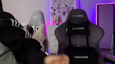   DianaBrite            fansl y online show from 9, 2, 2025