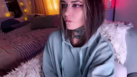   DianaBrite            fansl y online show from 8, 1, 2026