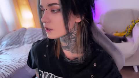   DianaBrite            fansl y online show from 4, 3, 2026