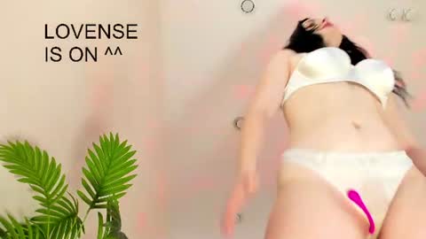 Snapshot of riri_kitten chatting on 25, 6, 2026 Rina dont forget to thumbs up me online show from 25, 6, 2026