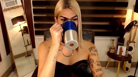 Snapshot of ririmoorets chatting on 18, 12, 2025 riri online show from 18, 12, 2025