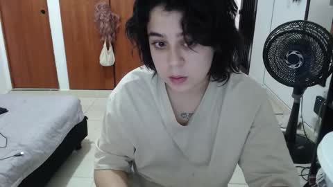 Snapshot of rivadeneira222 chatting on 17, 9, 2025 PeachSalinger online show from 17, 9, 2025