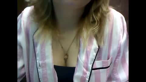 Snapshot of riveramaureen chatting on 9, 12, 2024 RiveraMaureen online show from 9, 12, 2024