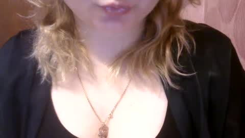 Snapshot of riveramaureen chatting on 4, 1, 2025 RiveraMaureen online show from 4, 1, 2025