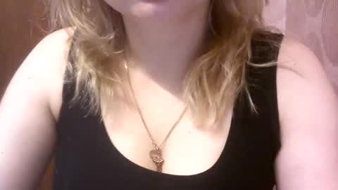 Snapshot of riveramaureen chatting on 5, 1, 2025 RiveraMaureen online show from 5, 1, 2025