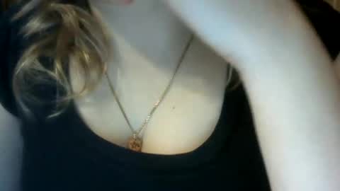 Snapshot of riveramaureen chatting on 18, 2, 2025 RiveraMaureen online show from 18, 2, 2025