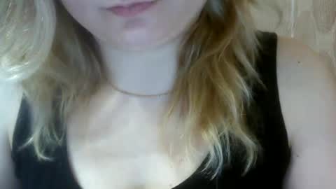 Snapshot of riveramaureen chatting on 4, 3, 2025 RiveraMaureen online show from 4, 3, 2025