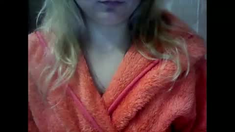 Snapshot of riveramaureen chatting on 9, 10, 2025 RiveraMaureen online show from 9, 10, 2025