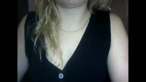 Snapshot of riveramaureen chatting on 21, 10, 2025 RiveraMaureen online show from 21, 10, 2025