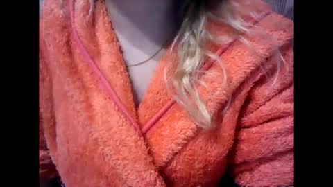 Snapshot of riveramaureen chatting on 4, 11, 2025 RiveraMaureen online show from 4, 11, 2025