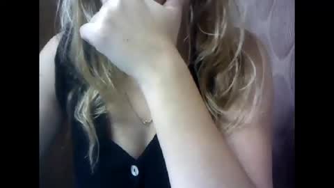 Snapshot of riveramaureen chatting on 5, 11, 2025 RiveraMaureen online show from 5, 11, 2025