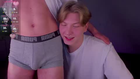 Snapshot of riverflow10 chatting on 28, 10, 2025 Mickey and Timmy online show from 28, 10, 2025