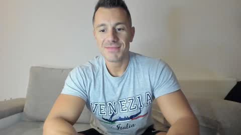 roberto4ever online show from 10, 1, 2025