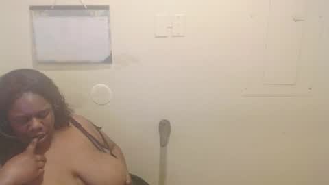 Snapshot of robertswhitney52 chatting on 3, 10, 2025 robertswhitney52 online show from 3, 10, 2025