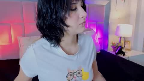 Snapshot of robinbennett chatting on 7, 6, 2026 robin D online show from 7, 6, 2026