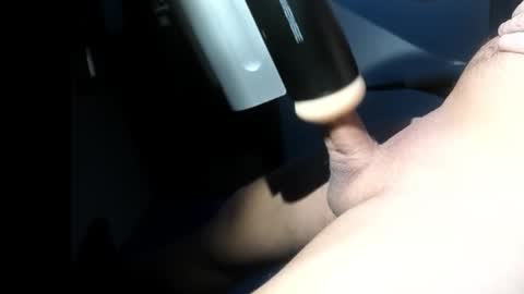 Snapshot of robirt5 chatting on 28, 10, 2025 Bob online show from 28, 10, 2025