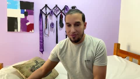 Thiago independent model online show from 2, 2, 2025