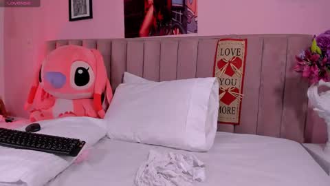 Snapshot of rolyloren chatting on 15, 2, 2025 Marcela online show from 15, 2, 2025