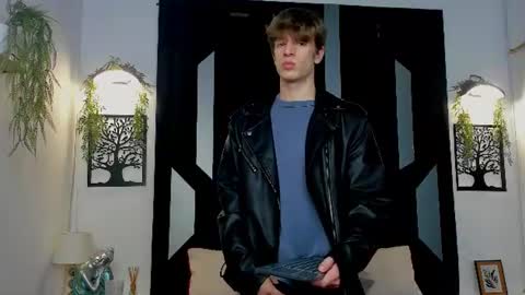 Snapshot of romeo_ricci1 chatting on 2, 7, 2026 Romeo Ricci online show from 2, 7, 2026