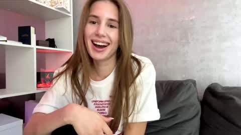 Snapshot of ronaldleidholt chatting on 31, 3, 2026 Ketlyn is here now help me get 50 thumbs up pls online show from 31, 3, 2026