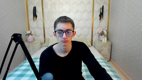 Snapshot of ronbevs chatting on 6, 5, 2026 ronbevs online show from 6, 5, 2026