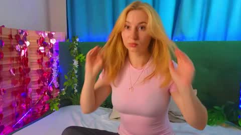 Snapshot of rosaliehandley chatting on 31, 5, 2026 rosaliehandley online show from 31, 5, 2026