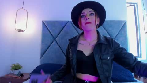 Snapshot of rose_raven chatting on 1, 12, 2025 Rose online show from 1, 12, 2025