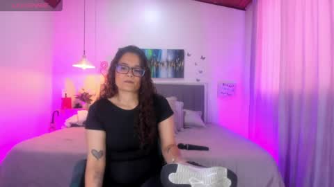 Snapshot of rose_thompson1 chatting on 17, 4, 2026 Rose online show from 17, 4, 2026