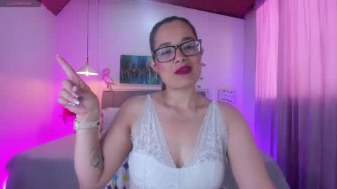 Snapshot of rose_thompson1 chatting on 27, 4, 2026 Rose online show from 27, 4, 2026