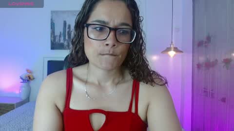 Snapshot of rose_thompson1 chatting on 13, 5, 2026 Rose online show from 13, 5, 2026