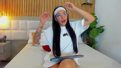 roseaurora online show from 10, 11, 2025