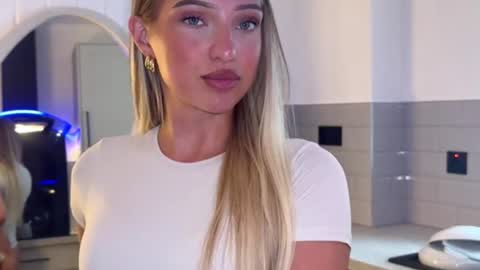 Bella  online show from 15, 7, 2026
