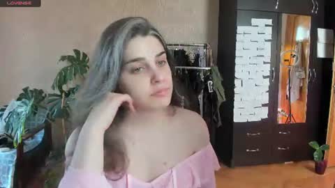 Snapshot of roselina_ chatting on 7, 8, 2026 Rose online show from 7, 8, 2026