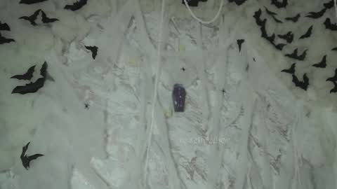 Lyla OF roselinedior online show from 15, 10, 2025